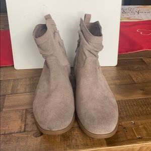 Brans new Koolaburta by UGG boots